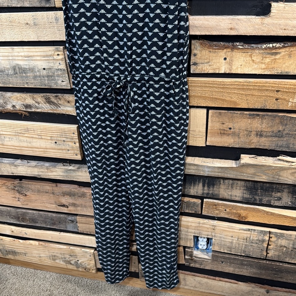 Old Navy Black and White Geometric Print Sleeveless Jumpsuit‎ Women’s Size Med - Picture 4 of 10